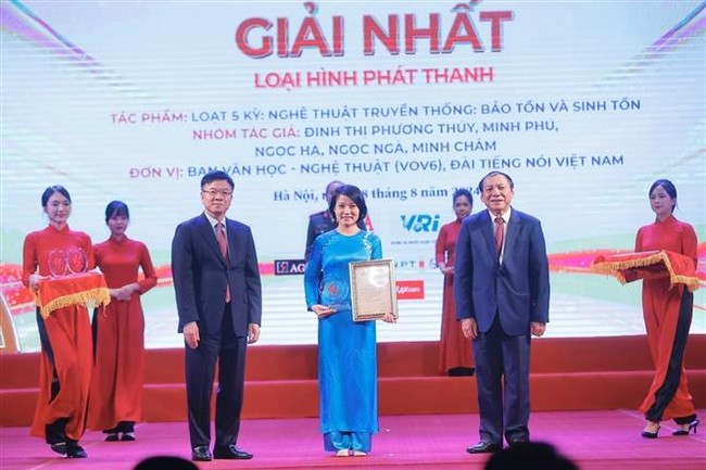 Trao 97 giải thưởng Báo chí toàn quốc “Vì sự nghiệp phát triển Văn hóa, Thể thao và Du lịch” lần thứ 2 - Ảnh 1.