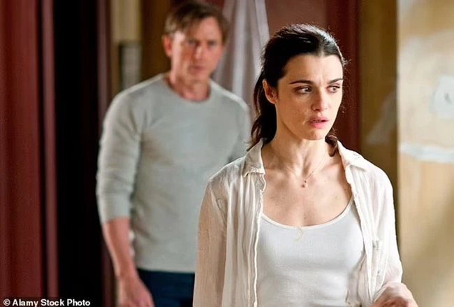 (Bài đăng Chủ nhật) Chuyện tình "không tưởng" của cặp đôi quyền lực Daniel Craig and Rachel Weisz - Ảnh 4.